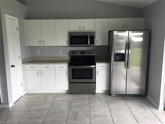 3rd image of 904 Atherton Ave