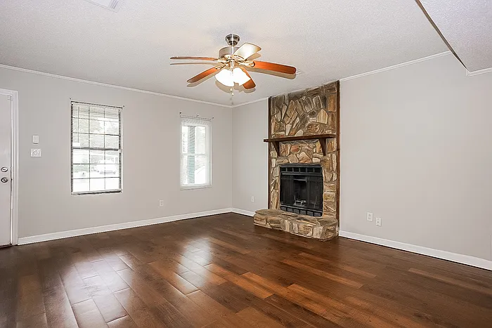 1911 Neptune Dr — Photo 5