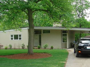 105 W Traube Ave, Westmont, IL 60559