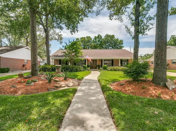 318 Hickory Ridge Drive, El Lago, TX 77586