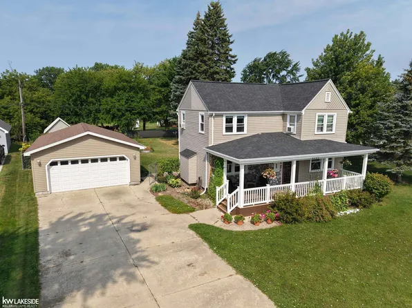 8501 Lake St, Port Austin, MI 48467