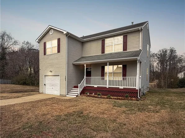 1204 Woods Edge Cir, Suffolk, VA 23434