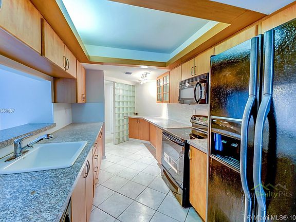 3rd image of 21085 NE 34th Ave APT 303