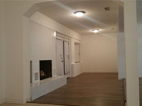 3rd image of 609 Deer Dr