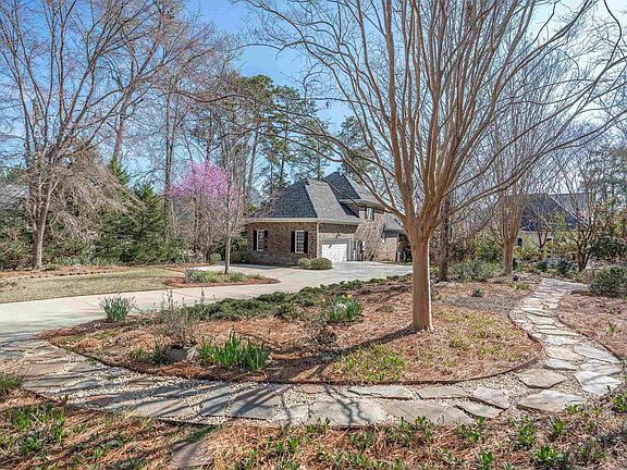 2nd image of 1081 Point View Rd