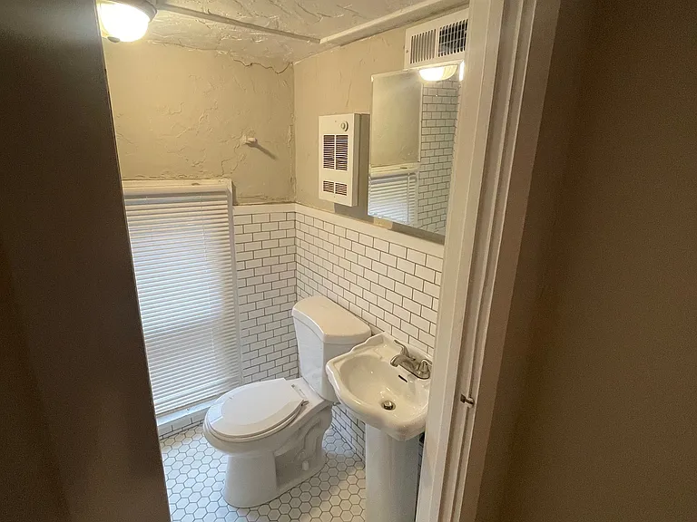 604 SW 6th Ave #3 — Photo 3