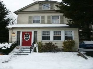 38 N Bayles Ave, Port Washington, NY 11050
