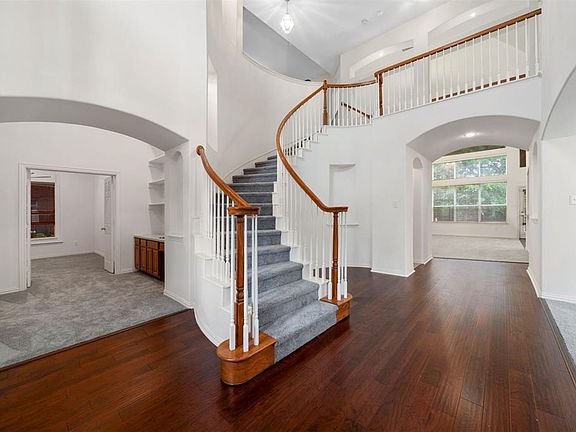 3rd image of 4209 Tall Oak Ln