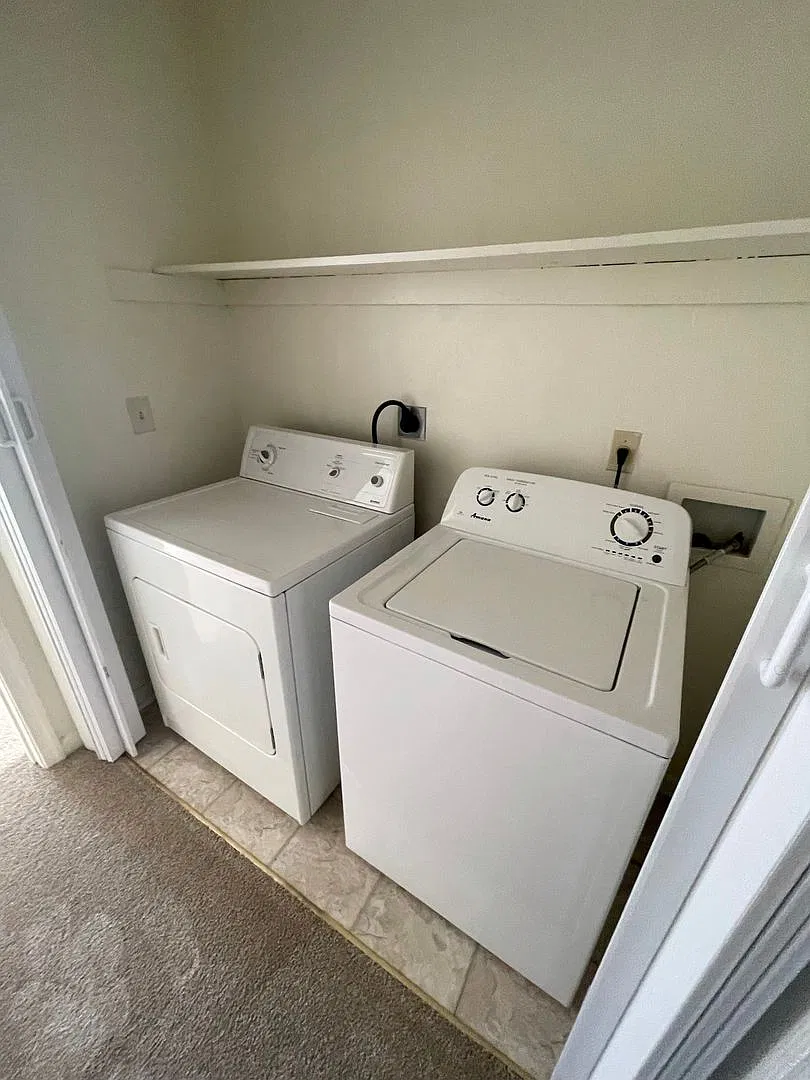4 Bedroom 2 Bath Apartment 1st Floor — Photo 4