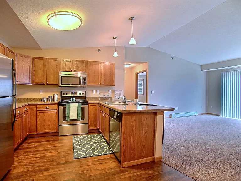 Fargo, ND Wolf Creek Apartments | Kitchen
