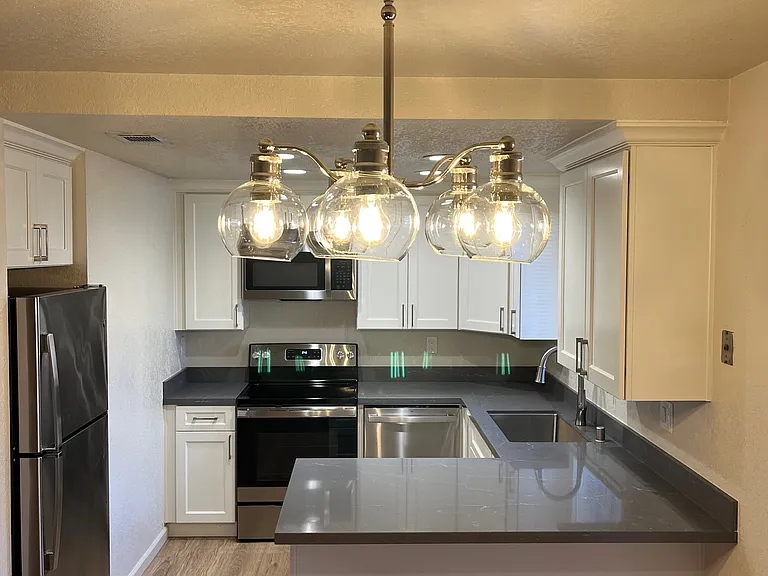 2020 Floyd Ave — Photo 6