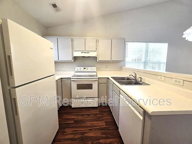 2 bed, 2.0 bath, 930 sqft, $1,465 — Photo 4