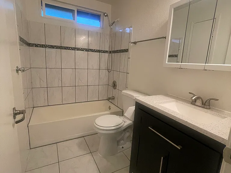 2424 Kenton Ct #C — Photo 9