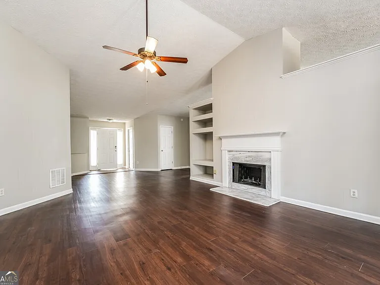 920 Glen Oaks Ln — Photo 5