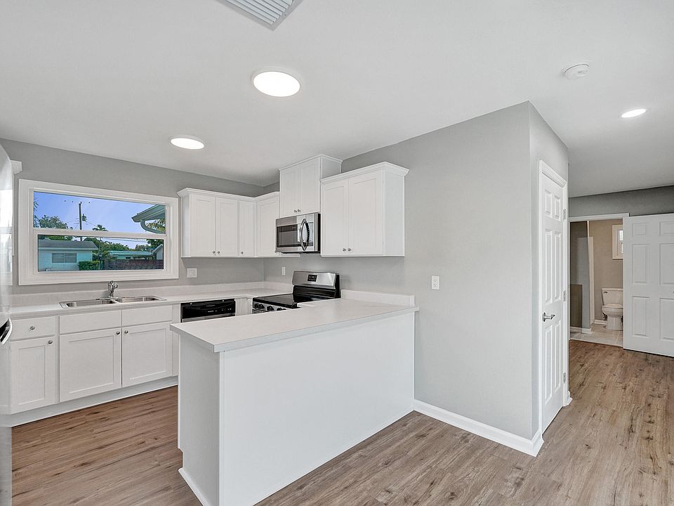 1st image of 3330 SW 18TH Street