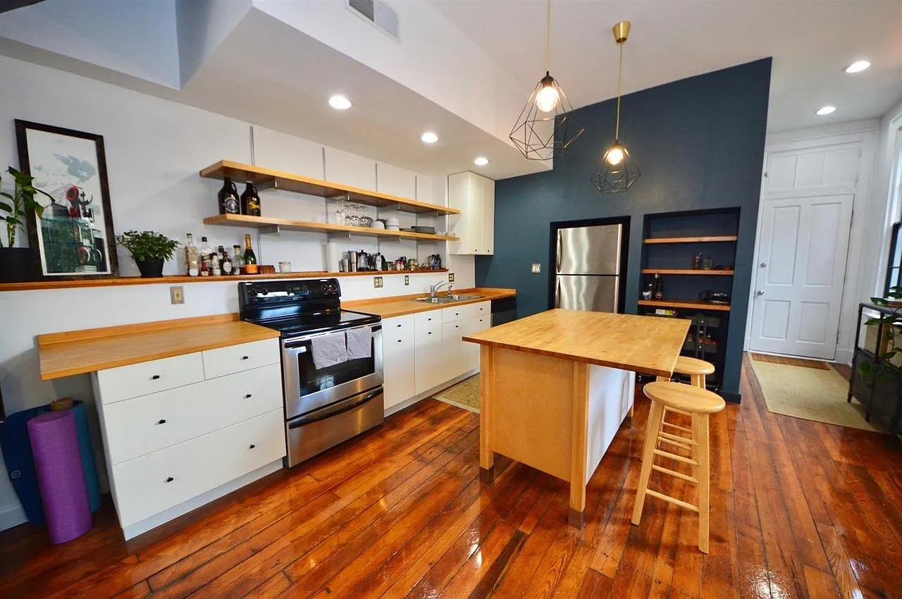 1 bed, 1.5 bath, 800 sqft, $1,850 — Photo 2