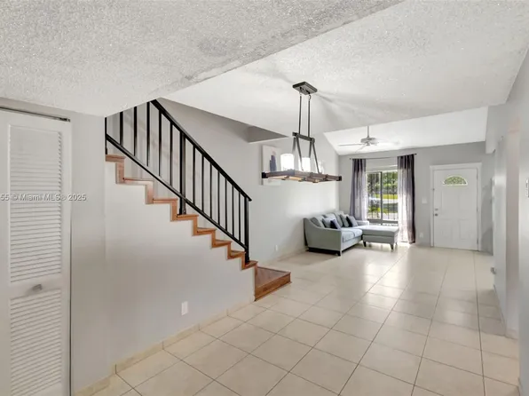 457 NE 210th Ter #457, Miami, FL 33179