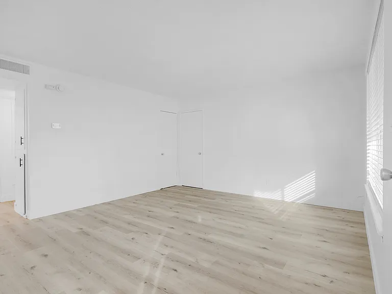 Shelfield Apartments — Photo 30