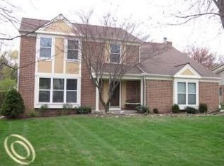 1935 Clear Point Ct, Rochester Hills, MI 48306