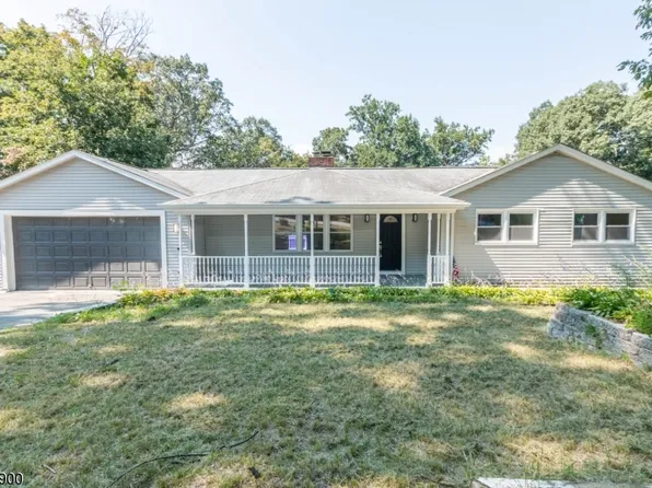 15 Bearfort Ter, Ringwood Boro, NJ 07456