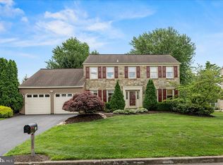 18 Crestview Dr, Southampton, PA 18966