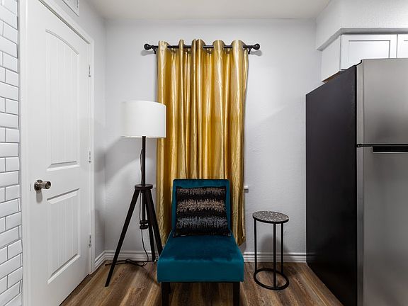 3rd image of 2402 Berry St #7