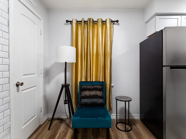 2402 Berry St #7 — Photo 2