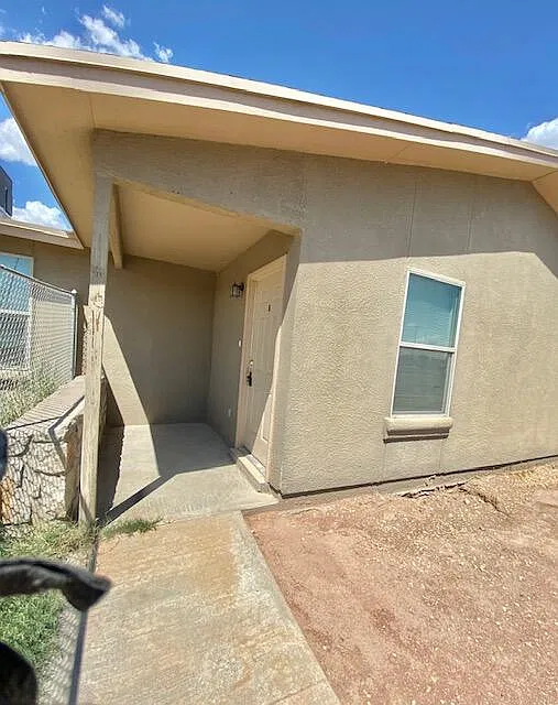 3 bed, 2.0 bath, 895 sqft, $1,150 — Photo 2
