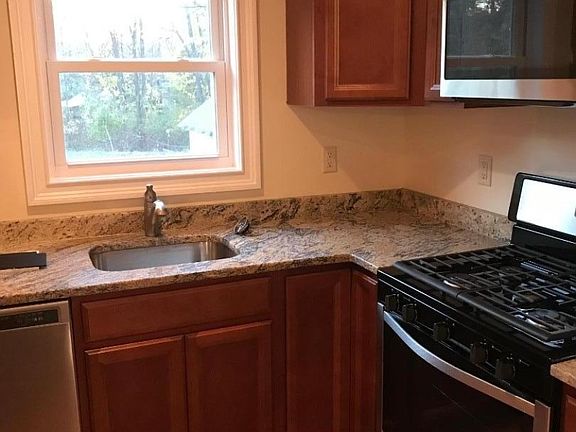 4th image of 10 Mount Olive Rd