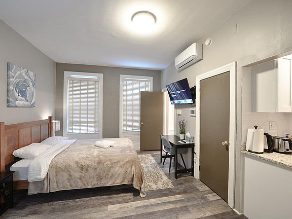 4th image of 302 S 12th St #403