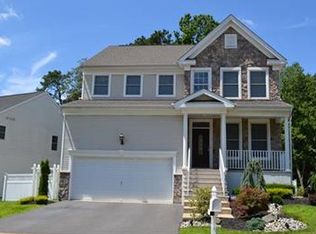 8 Timber Grove Ct, Old Bridge, NJ 08857