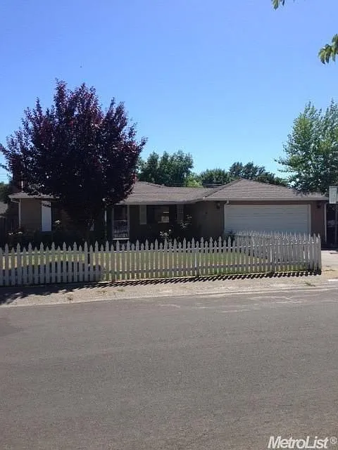 2212 Maxine Way photo 1