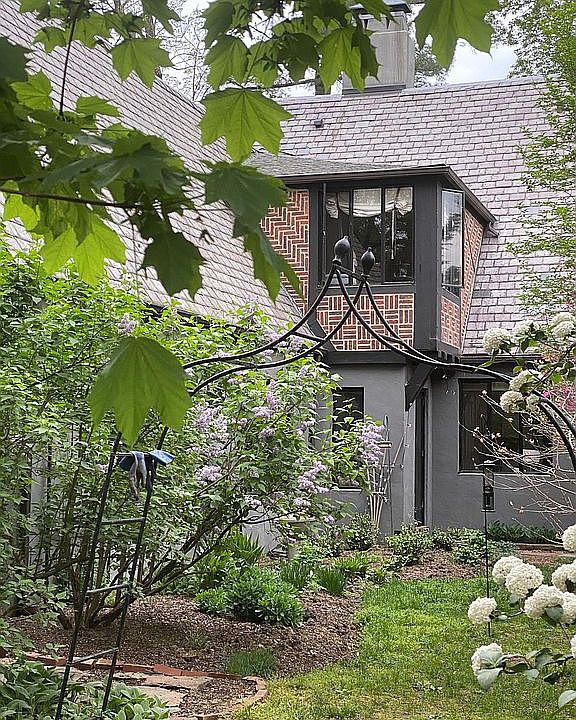 2nd image of 98 Bayard Ln