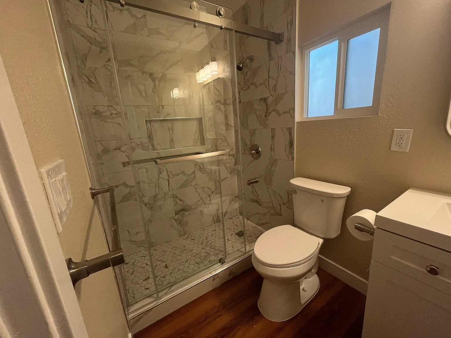 3 bed, 1260 sqft, $3,250 — Photo 3