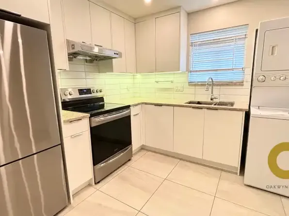 2821 Victoria Dr #1A, Vancouver, BC V5N 4L5