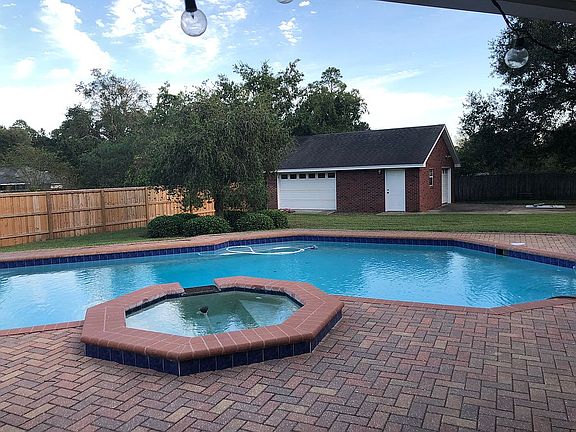 3rd image of 1039 Chandler Oaks Dr