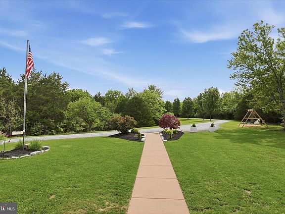 5th image of 242 Old Plantation Ln