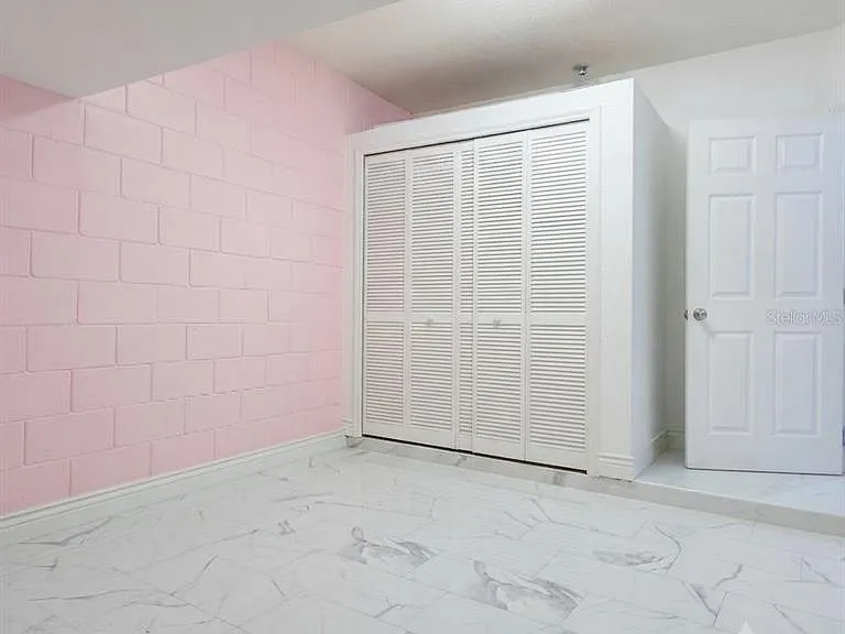 1561 Chelsea Dr — Photo 13
