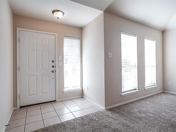 3rd image of 2217 Preston Ln