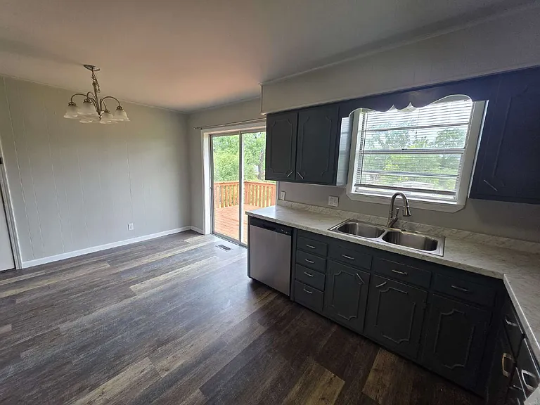 1204 NW 2nd St — Photo 5