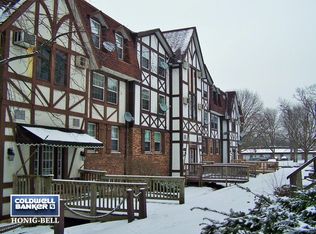 9431 S 86th Ct APT 1E, Hickory Hills, IL