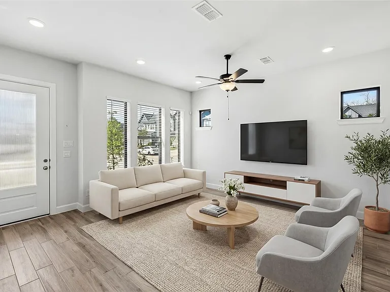 1530 Noble Park Dr — Photo 4