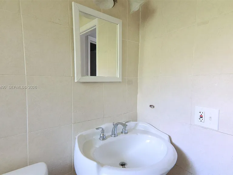 1321 N 58th Ave #1321 — Photo 15
