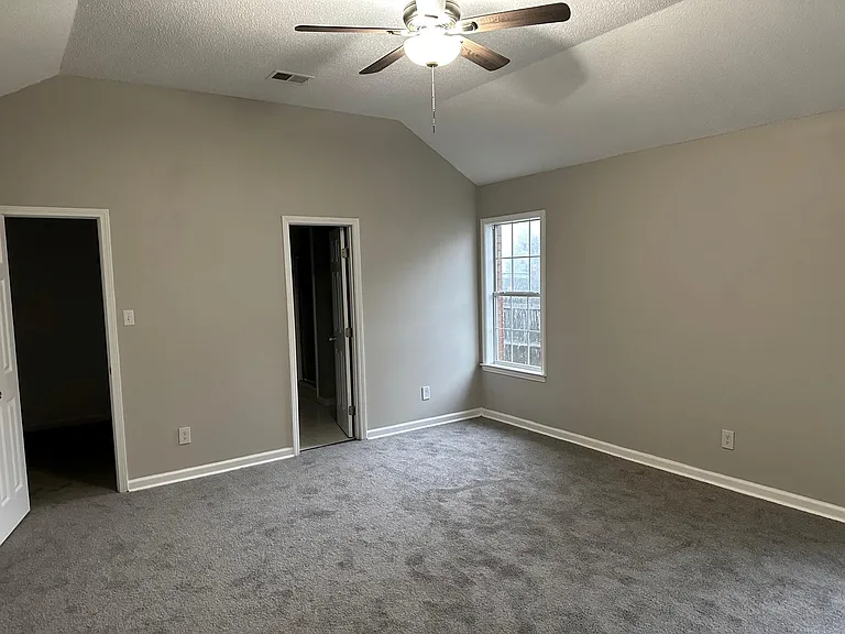 105 Winding Creek Dr — Photo 7