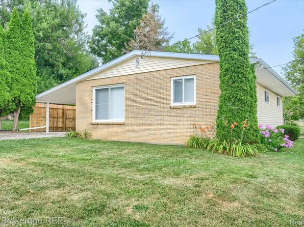 761 Louisa St, Mount Morris, MI 48458