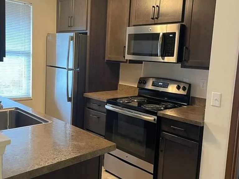Fairmont Terrace — Photo 5