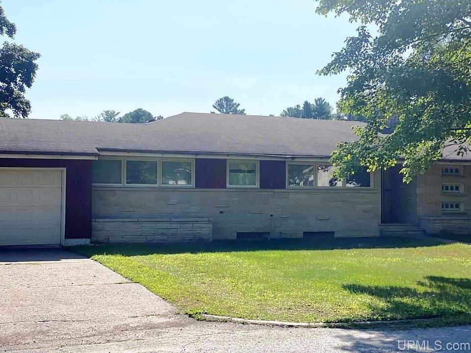 805 S Hemlock St, Iron Mountain, MI 49801 | Zillow