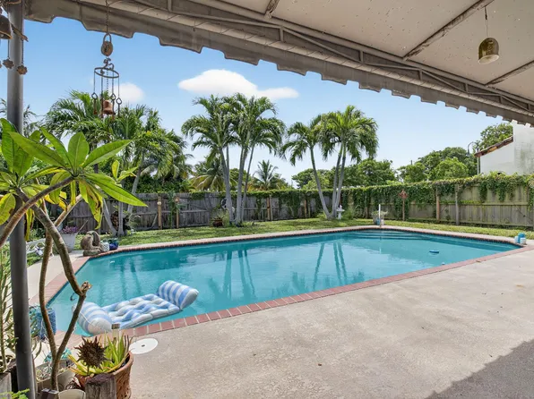 205 Dartmouth Drive, Lake Worth Beach, FL 33460