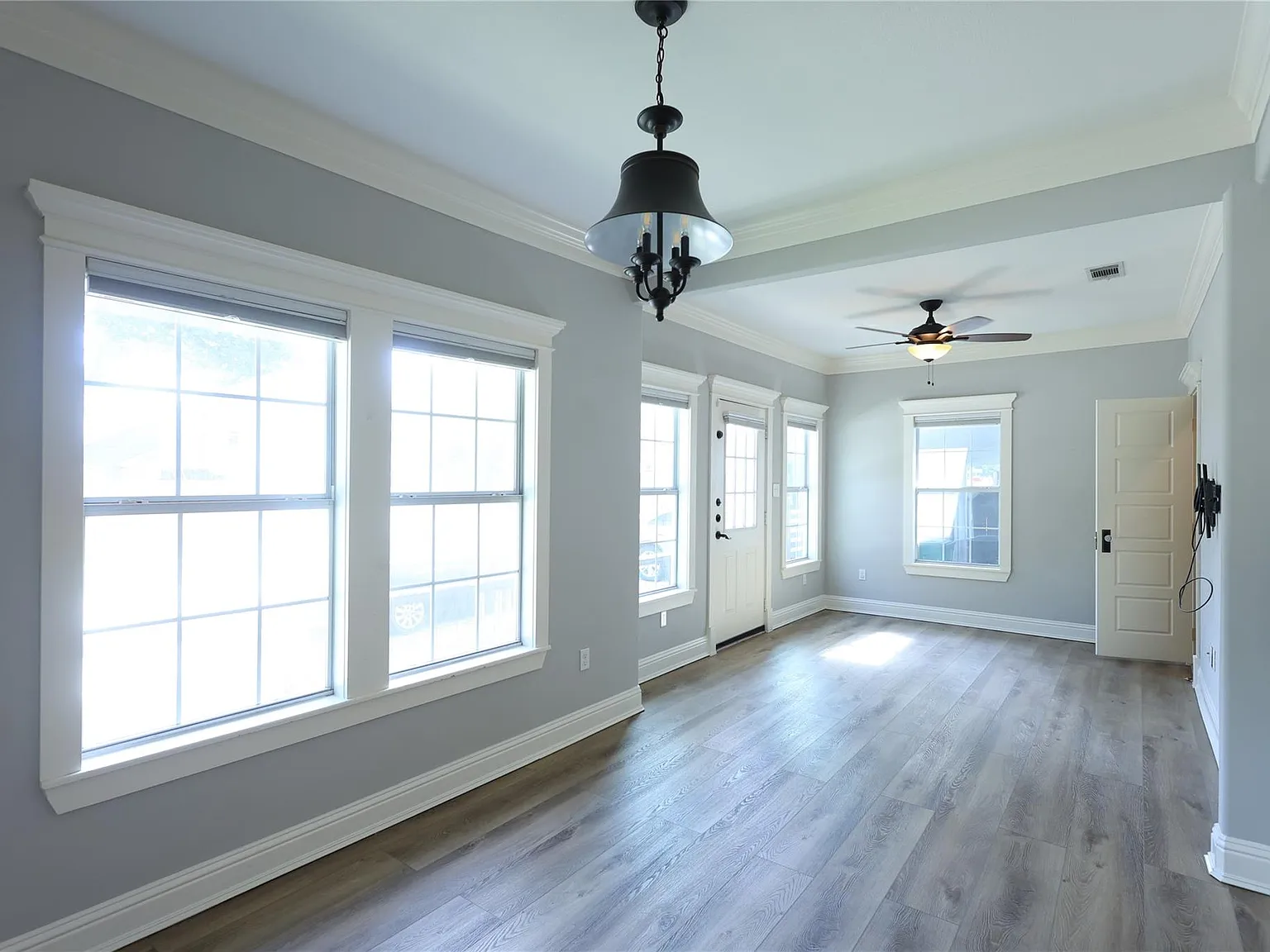 3 bed, 2.5 bath, 2132 sqft, $3,300 — Photo 4