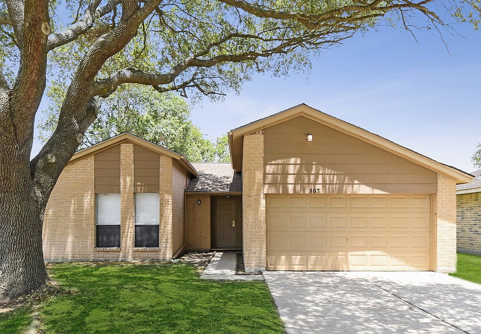 1st image of 307 Strand Ct